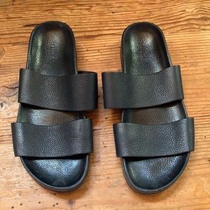 VINCE 2 Strap Black Sandals Size 7
